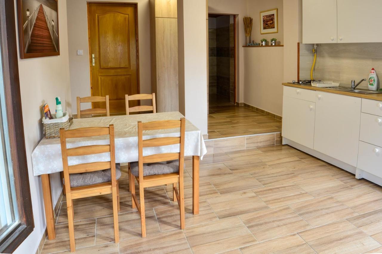 Demetrovics Udvarhaz Eger Luaran gambar