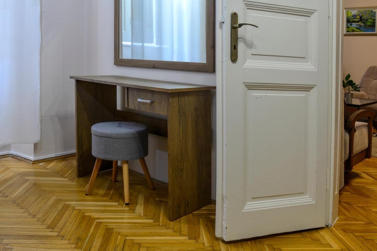 Demetrovics Udvarhaz Eger Luaran gambar