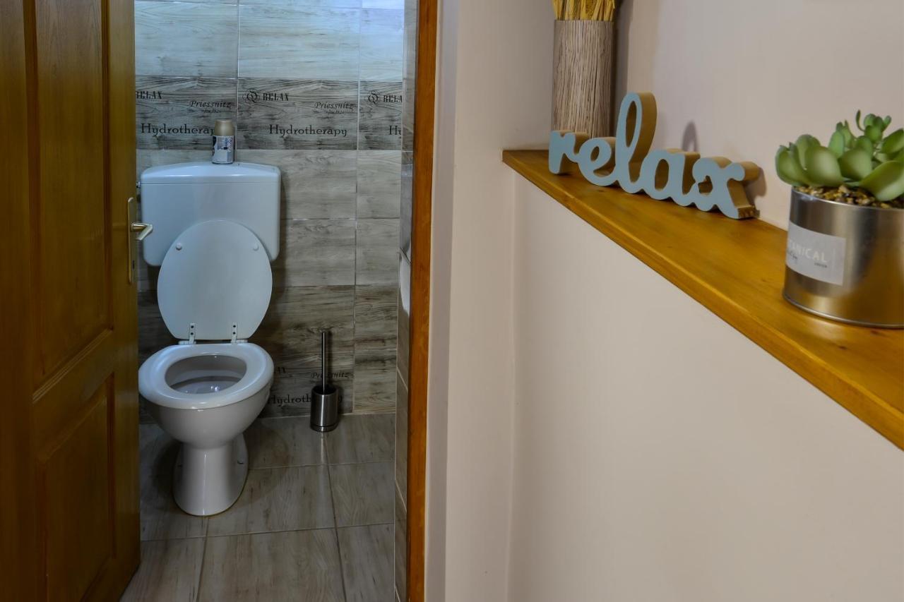 Demetrovics Udvarhaz Eger Luaran gambar