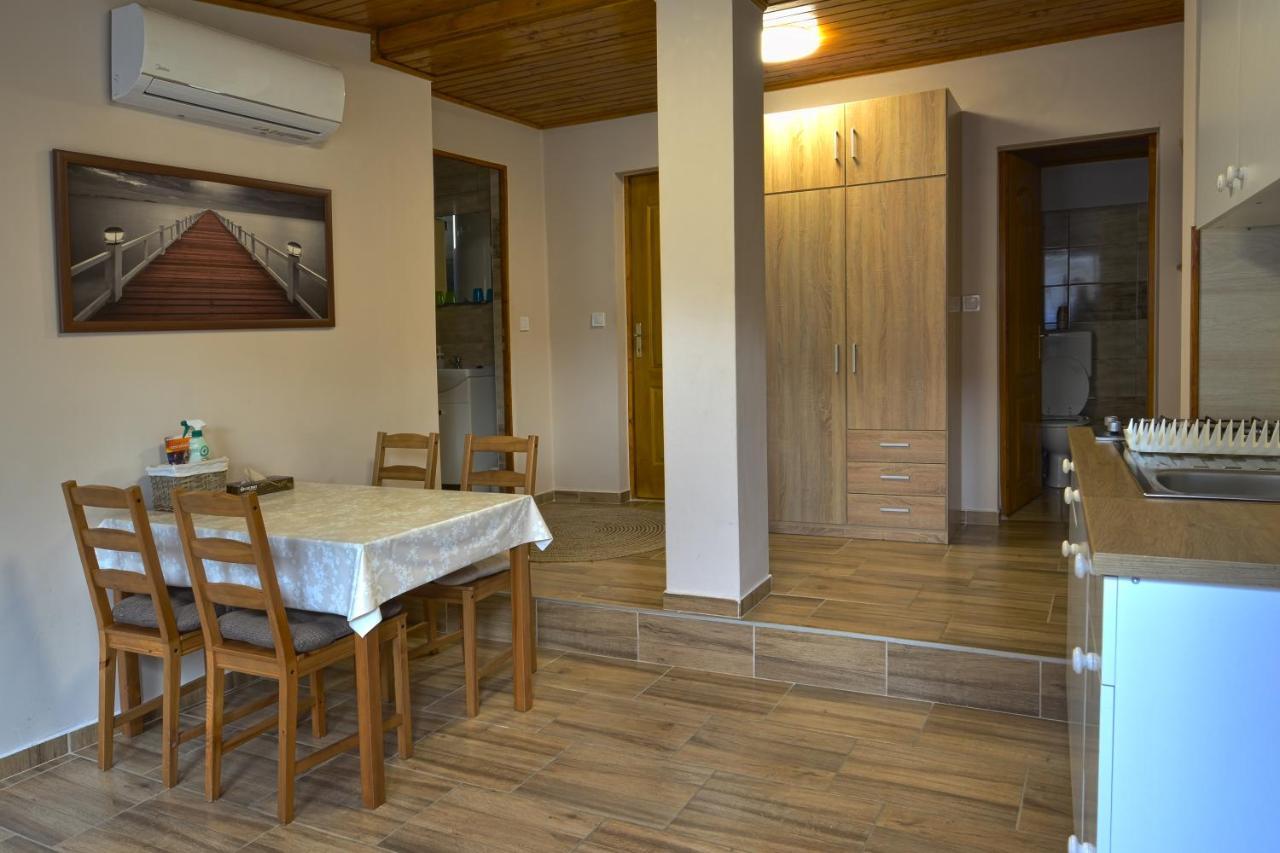 Demetrovics Udvarhaz Eger Luaran gambar