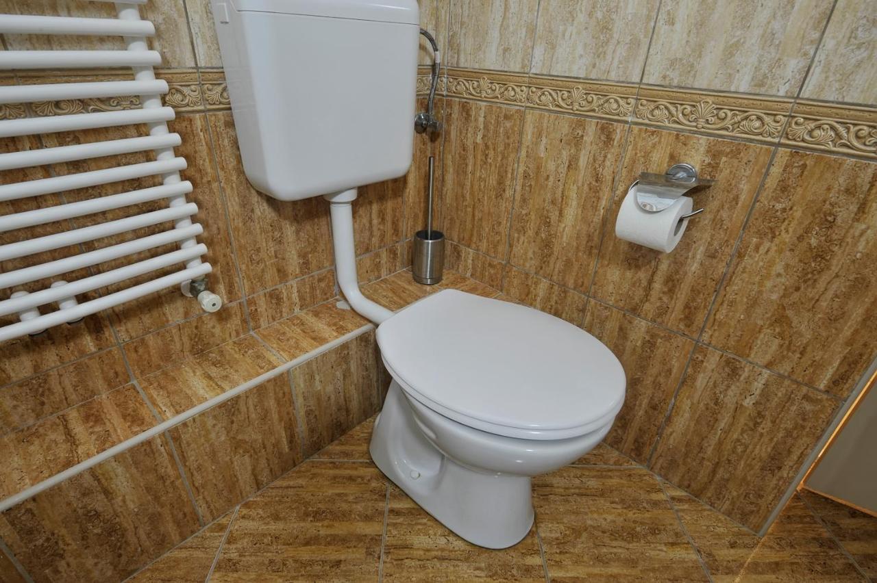 Demetrovics Udvarhaz Eger Luaran gambar