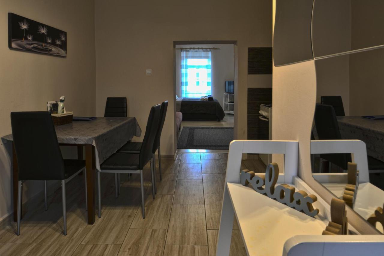 Demetrovics Udvarhaz Eger Luaran gambar
