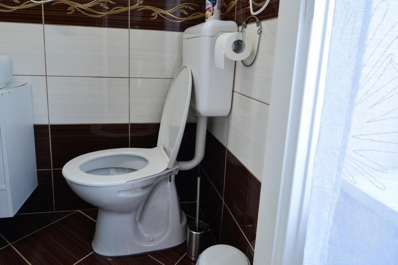 Demetrovics Udvarhaz Eger Luaran gambar