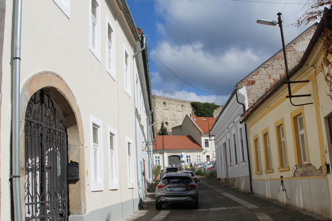 Demetrovics Udvarhaz Eger Luaran gambar